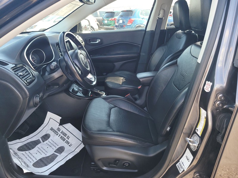 Jeep Compass Vehicle Full-screen Gallery Image 9