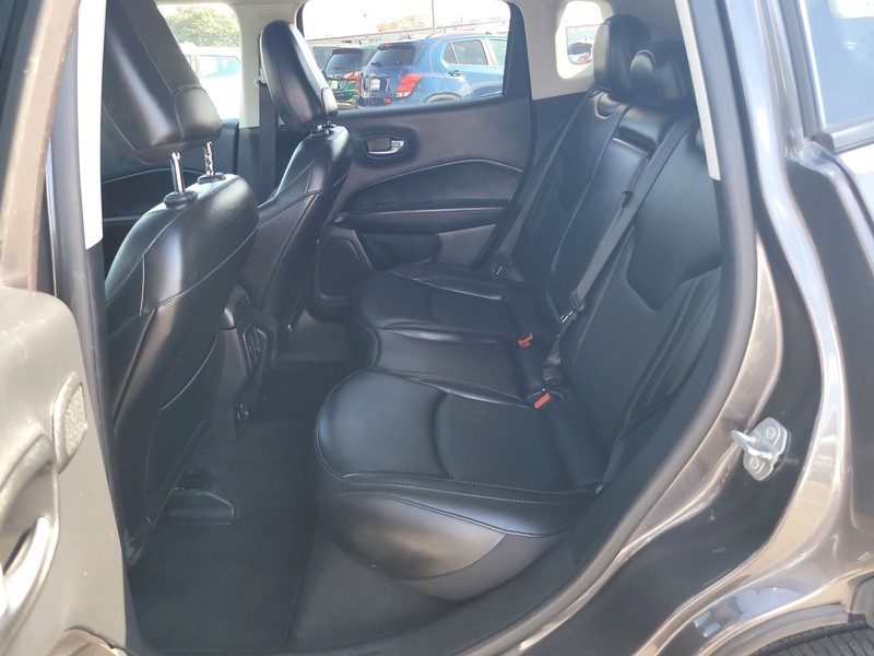 Jeep Compass Vehicle Full-screen Gallery Image 10