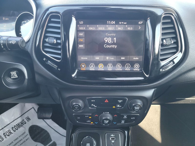 Jeep Compass Vehicle Full-screen Gallery Image 11