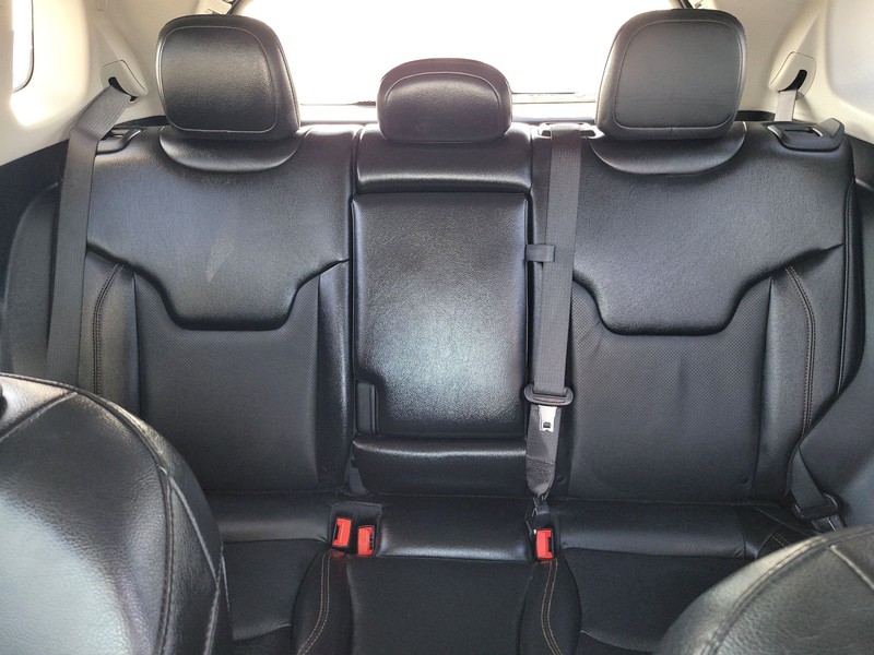 Jeep Compass Vehicle Full-screen Gallery Image 12