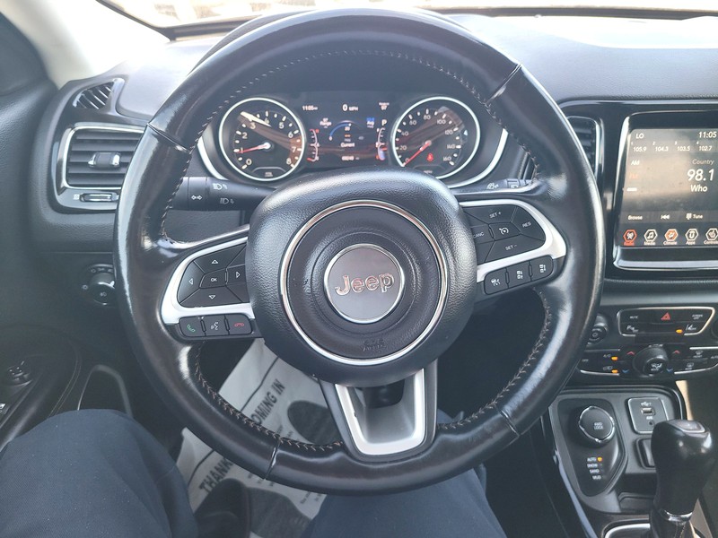 Jeep Compass Vehicle Full-screen Gallery Image 13