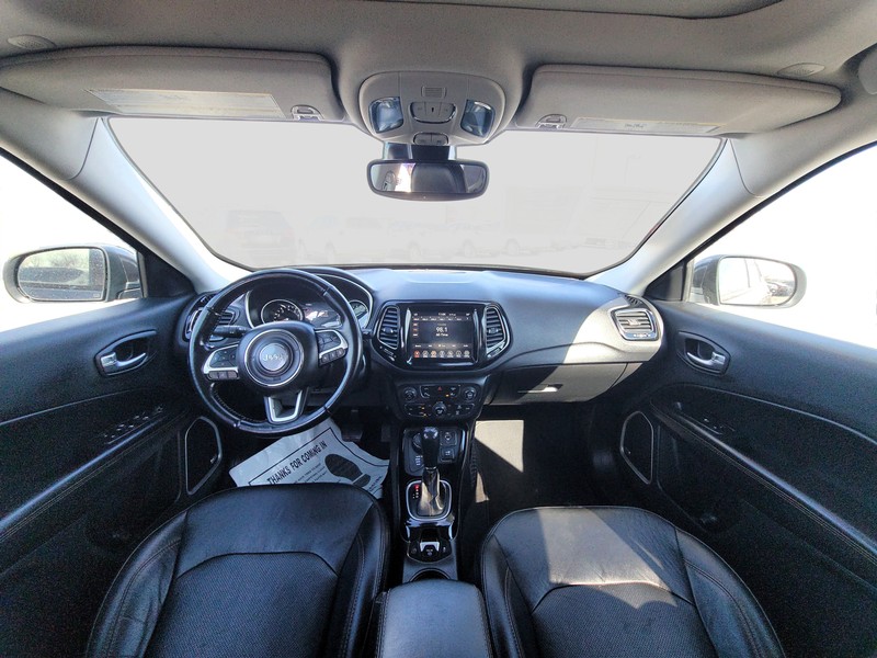 Jeep Compass Vehicle Full-screen Gallery Image 14