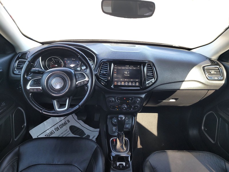 Jeep Compass Vehicle Full-screen Gallery Image 15