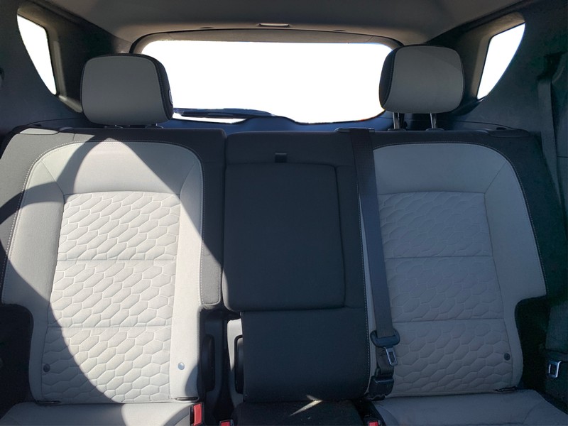 Chevrolet Equinox Vehicle Full-screen Gallery Image 12