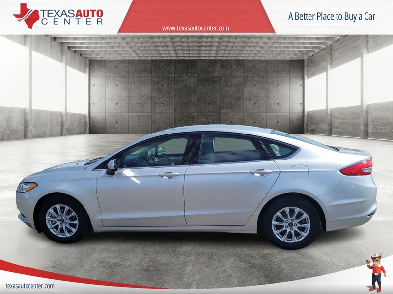 Ford Fusion Vehicle Full-screen Gallery Image 2