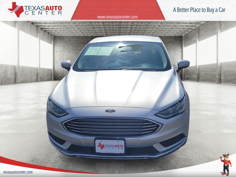 Ford Fusion Vehicle Full-screen Gallery Image 3