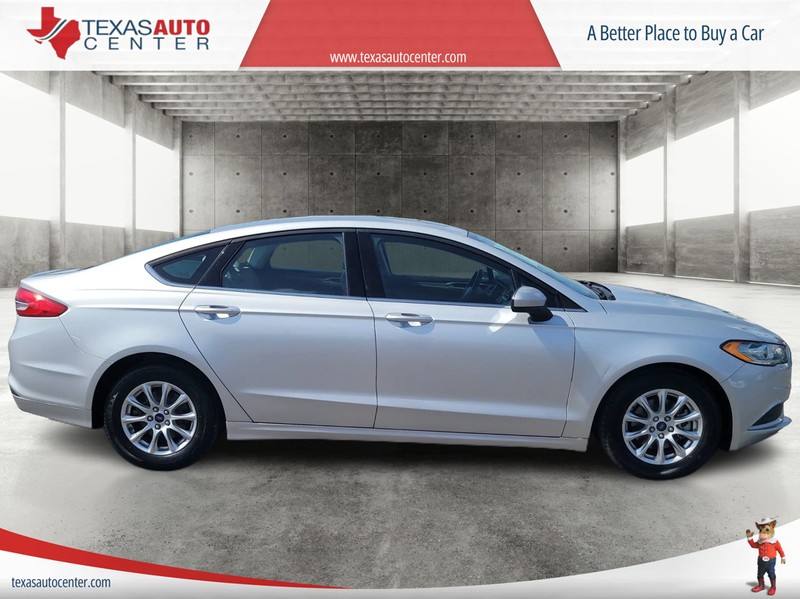 Ford Fusion Vehicle Full-screen Gallery Image 4