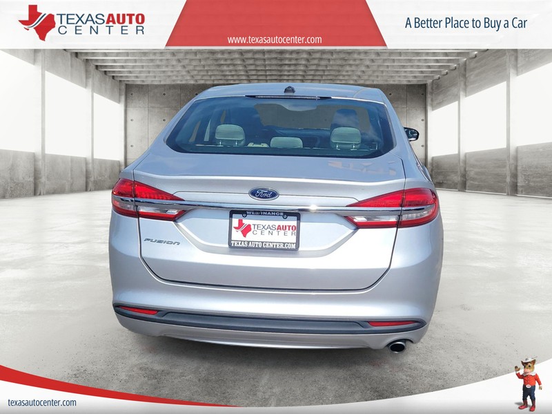 Ford Fusion Vehicle Full-screen Gallery Image 8