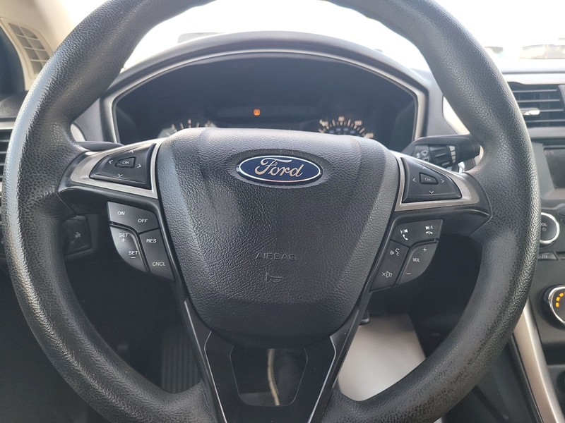 Ford Fusion Vehicle Full-screen Gallery Image 13