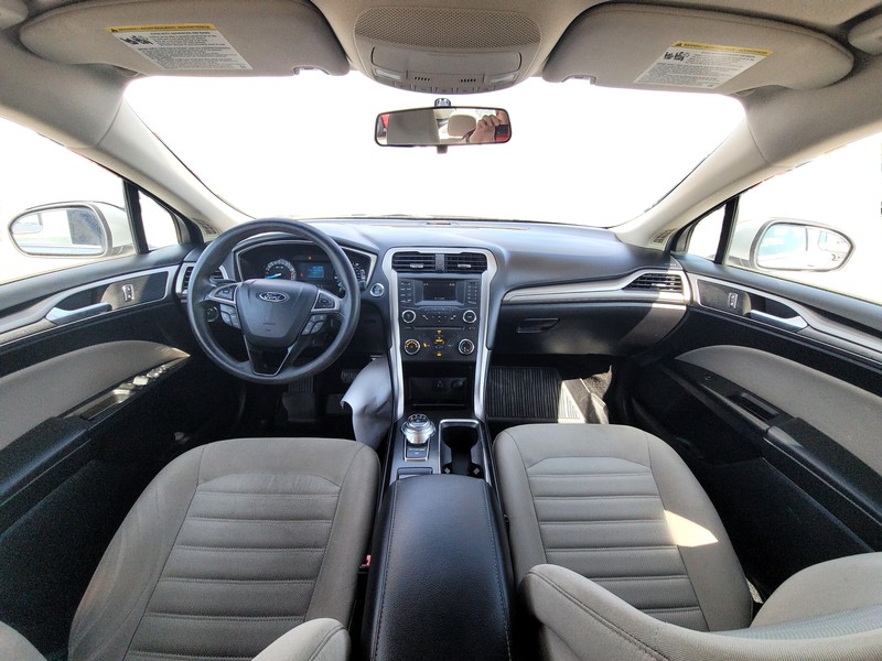 Ford Fusion Vehicle Full-screen Gallery Image 14