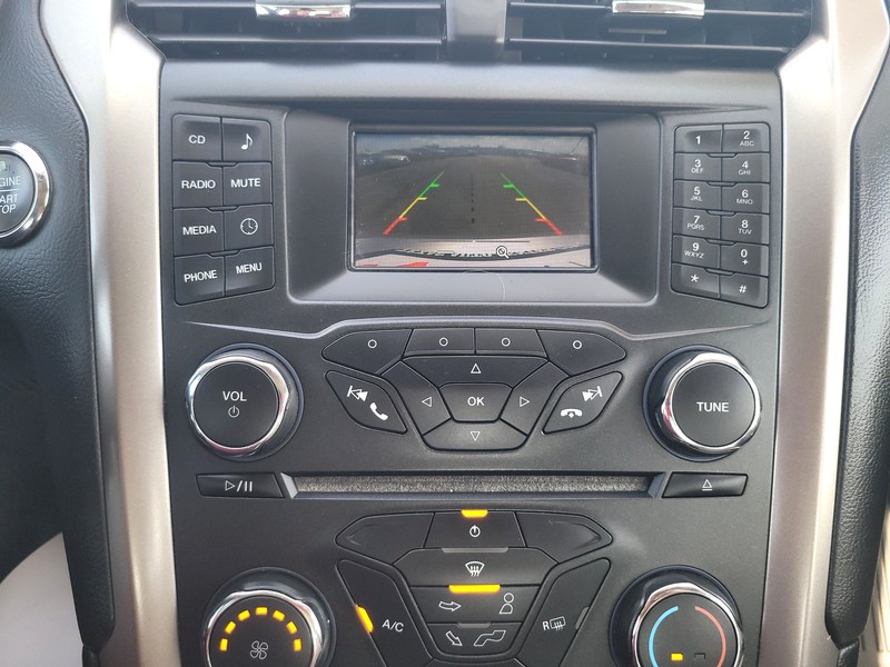 Ford Fusion Vehicle Full-screen Gallery Image 16