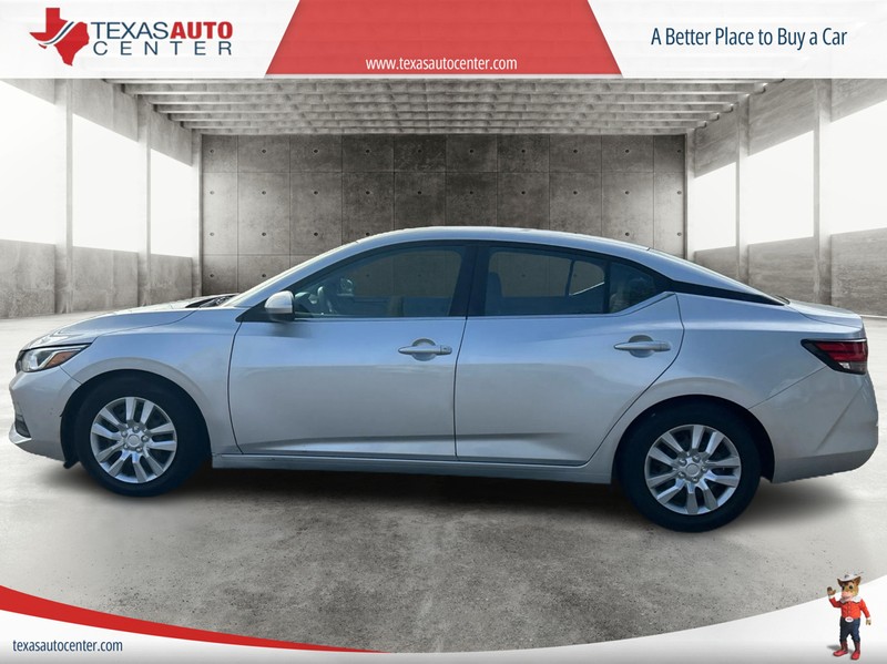 Nissan Sentra Vehicle Full-screen Gallery Image 5