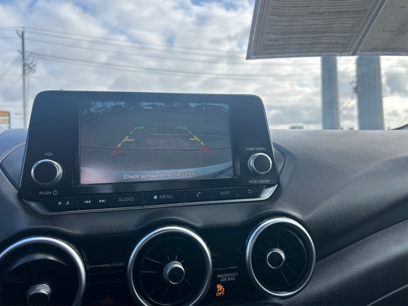 Nissan Sentra Vehicle Full-screen Gallery Image 17