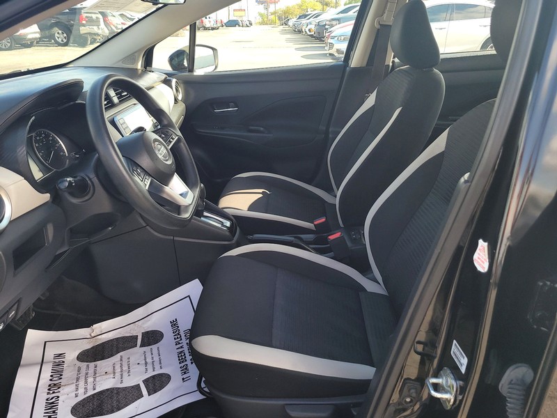 Nissan Versa Vehicle Full-screen Gallery Image 9