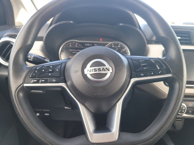 Nissan Versa Vehicle Full-screen Gallery Image 13