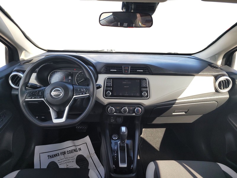 Nissan Versa Vehicle Full-screen Gallery Image 15