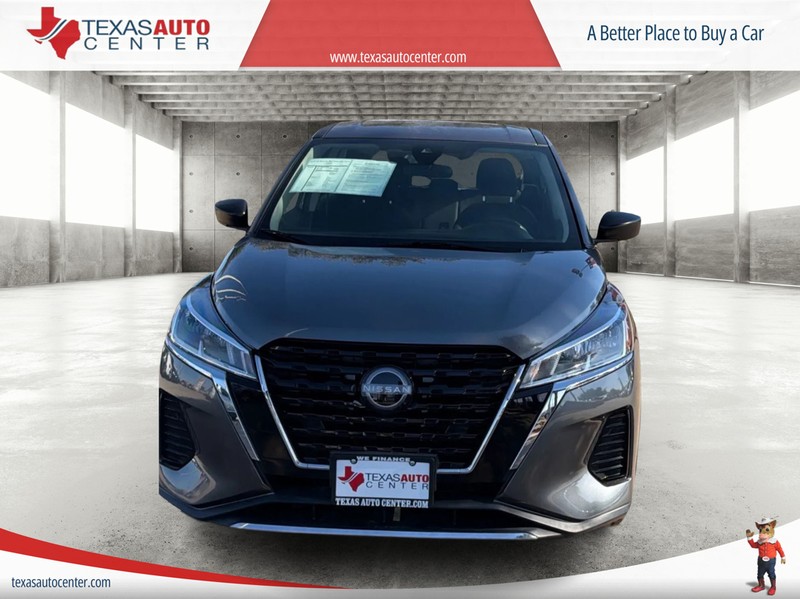 Nissan Kicks Vehicle Full-screen Gallery Image 3