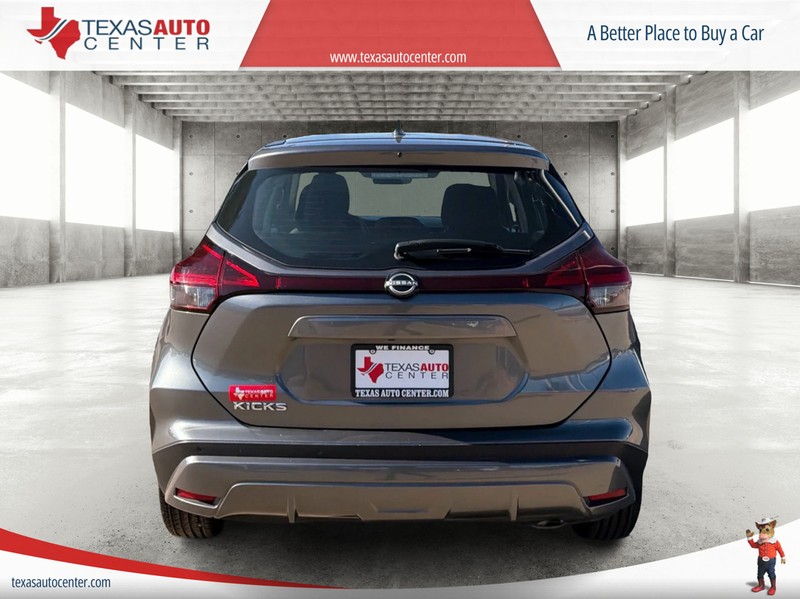 Nissan Kicks Vehicle Full-screen Gallery Image 6