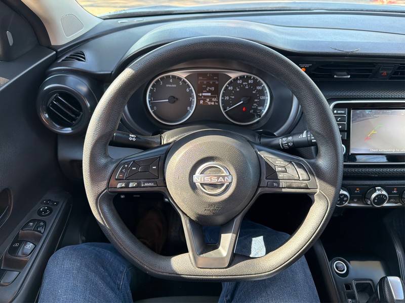 Nissan Kicks Vehicle Full-screen Gallery Image 14