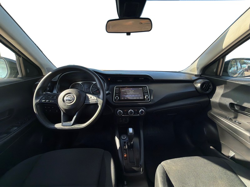 Nissan Kicks Vehicle Full-screen Gallery Image 16