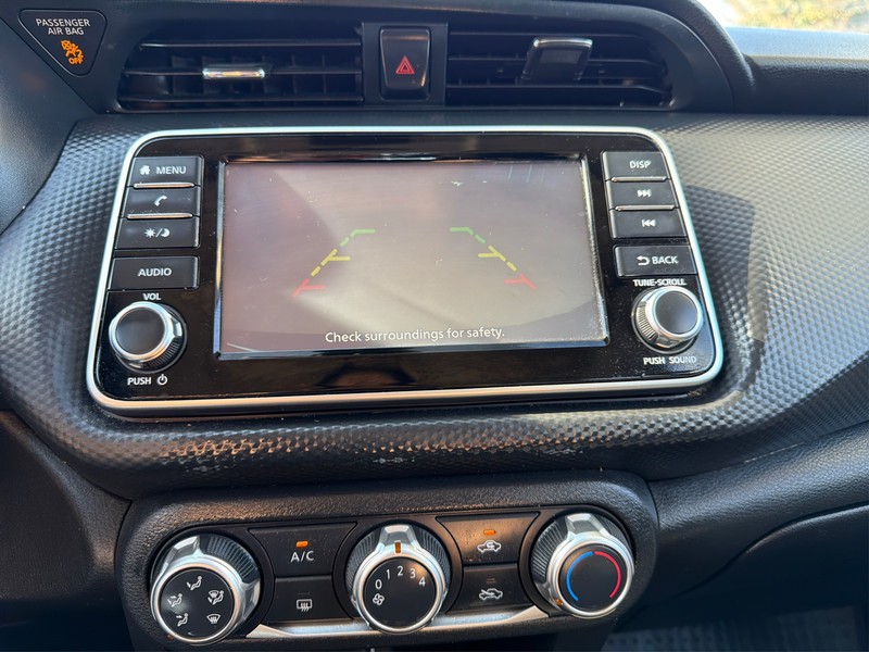 Nissan Kicks Vehicle Full-screen Gallery Image 17