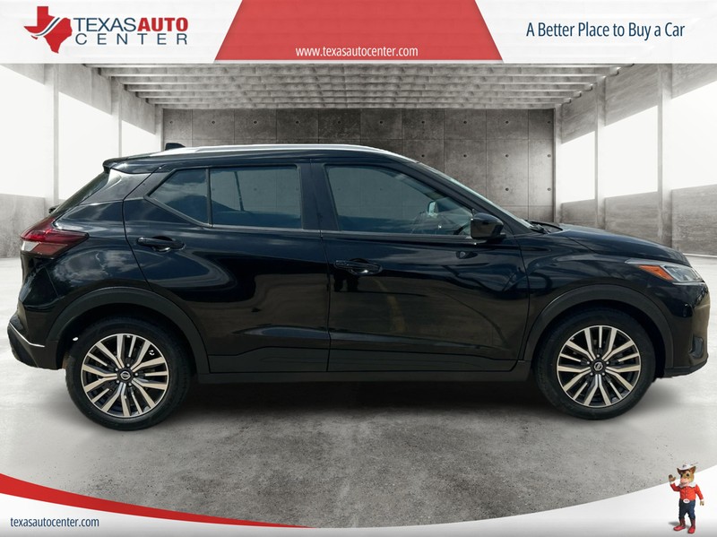 Nissan Kicks Vehicle Full-screen Gallery Image 4