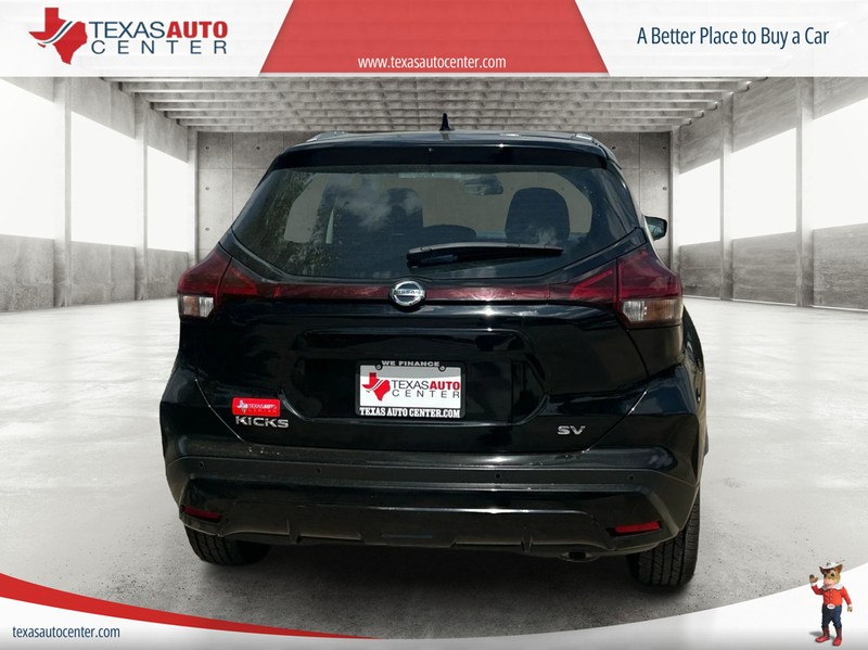 Nissan Kicks Vehicle Full-screen Gallery Image 6