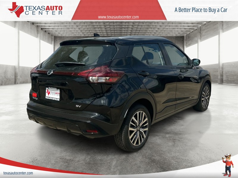 Nissan Kicks Vehicle Full-screen Gallery Image 7