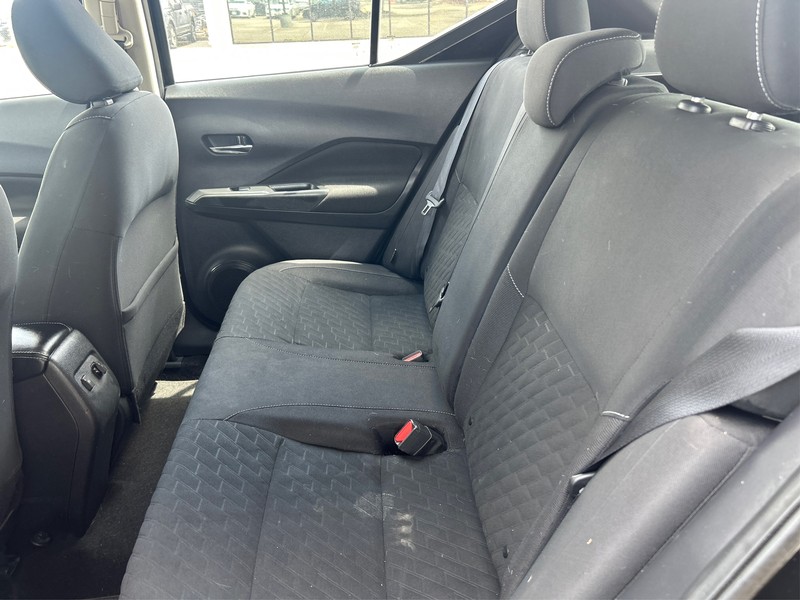 Nissan Kicks Vehicle Full-screen Gallery Image 10