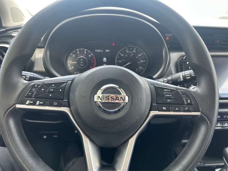 Nissan Kicks Vehicle Full-screen Gallery Image 14