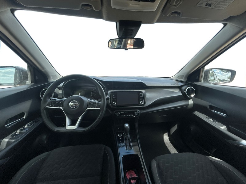 Nissan Kicks Vehicle Full-screen Gallery Image 15