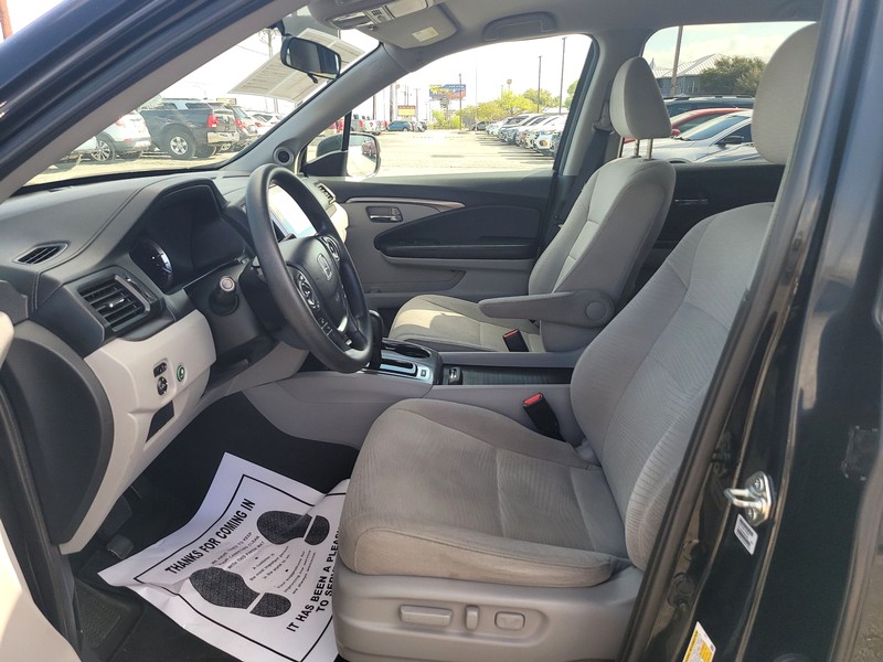 Honda Pilot Vehicle Full-screen Gallery Image 8