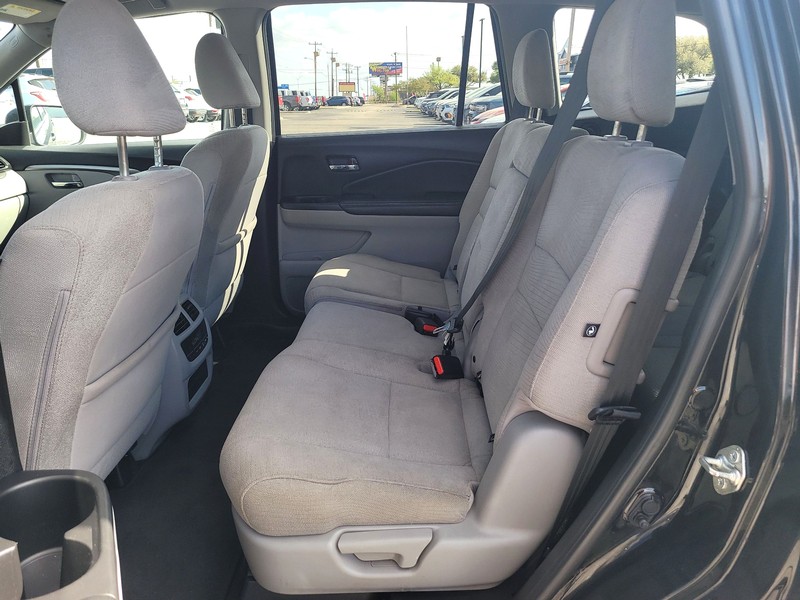 Honda Pilot Vehicle Full-screen Gallery Image 9