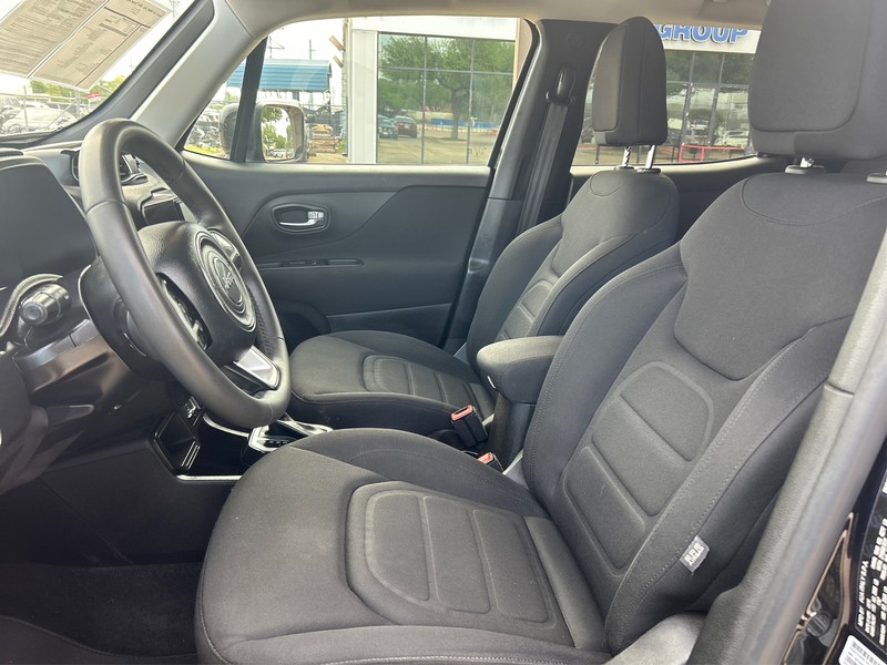 Jeep Renegade Vehicle Full-screen Gallery Image 9