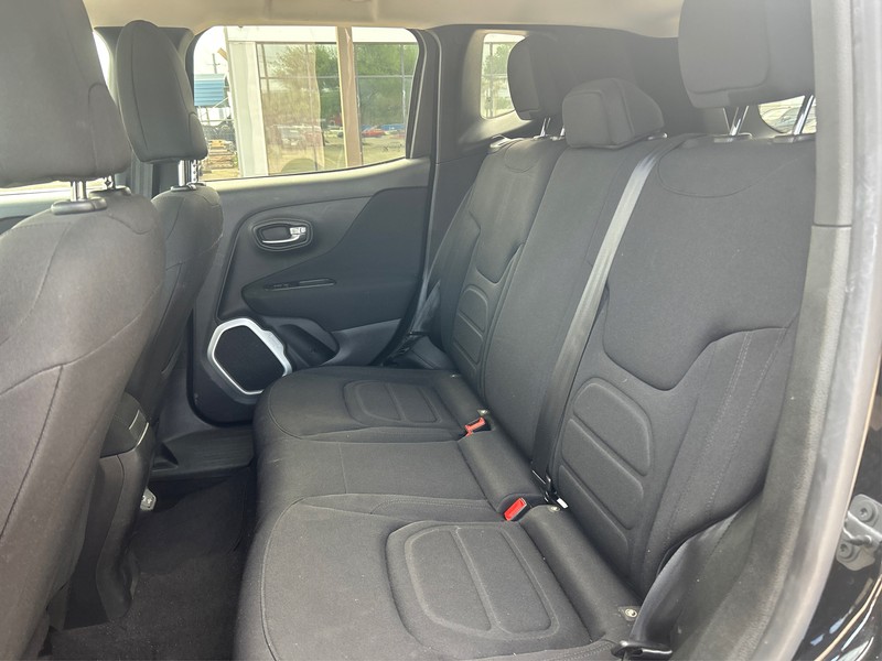 Jeep Renegade Vehicle Full-screen Gallery Image 10