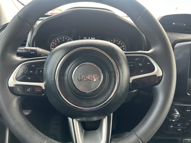 Jeep Renegade Vehicle Full-screen Gallery Image 14