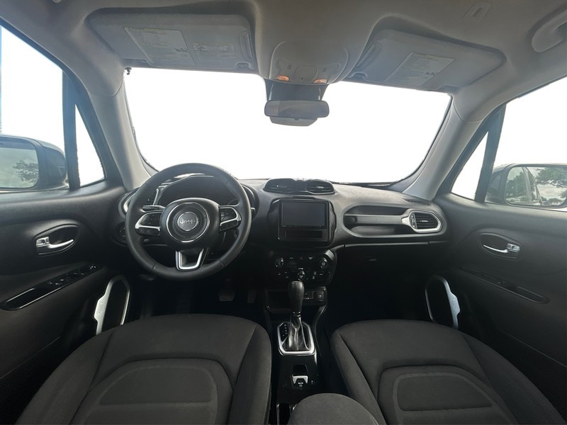 Jeep Renegade Vehicle Full-screen Gallery Image 16