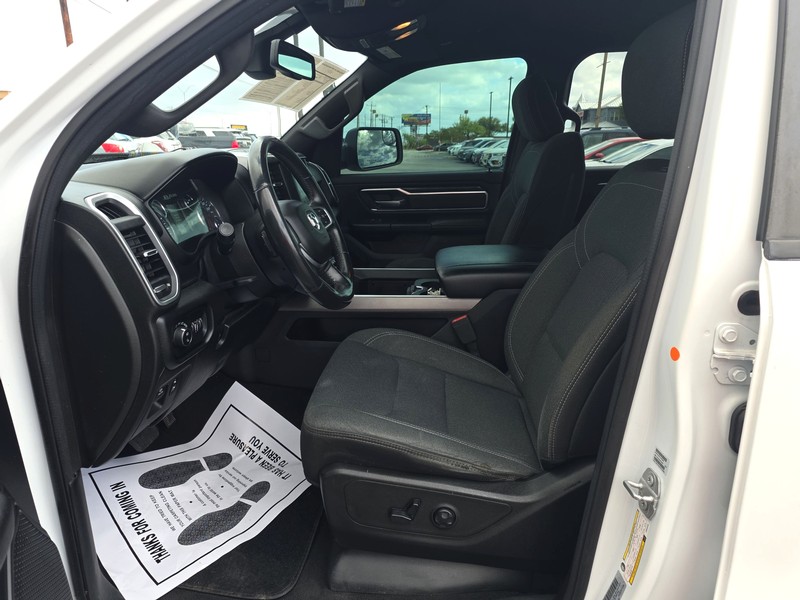 Ram 1500 Vehicle Full-screen Gallery Image 9