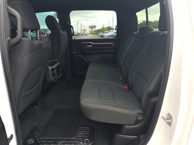 Ram 1500 Vehicle Full-screen Gallery Image 10