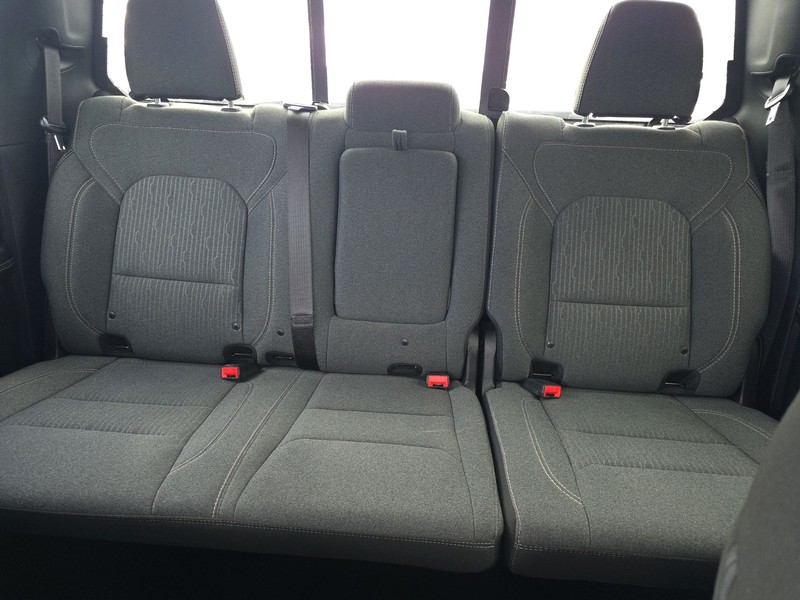 Ram 1500 Vehicle Full-screen Gallery Image 12