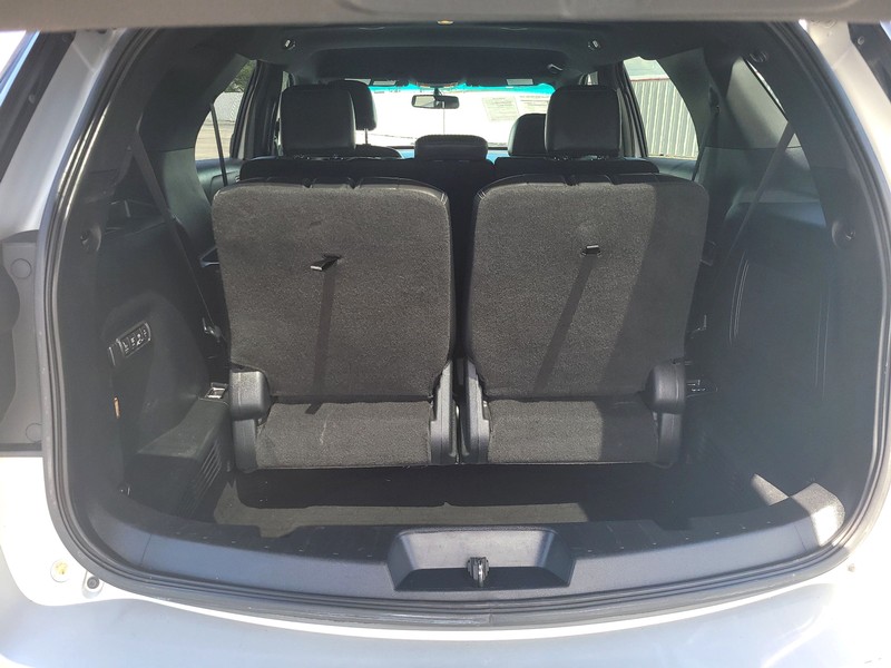 Ford Explorer Vehicle Full-screen Gallery Image 11