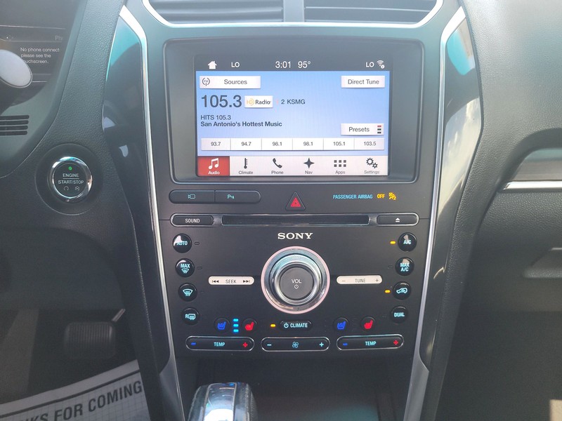 Ford Explorer Vehicle Full-screen Gallery Image 12