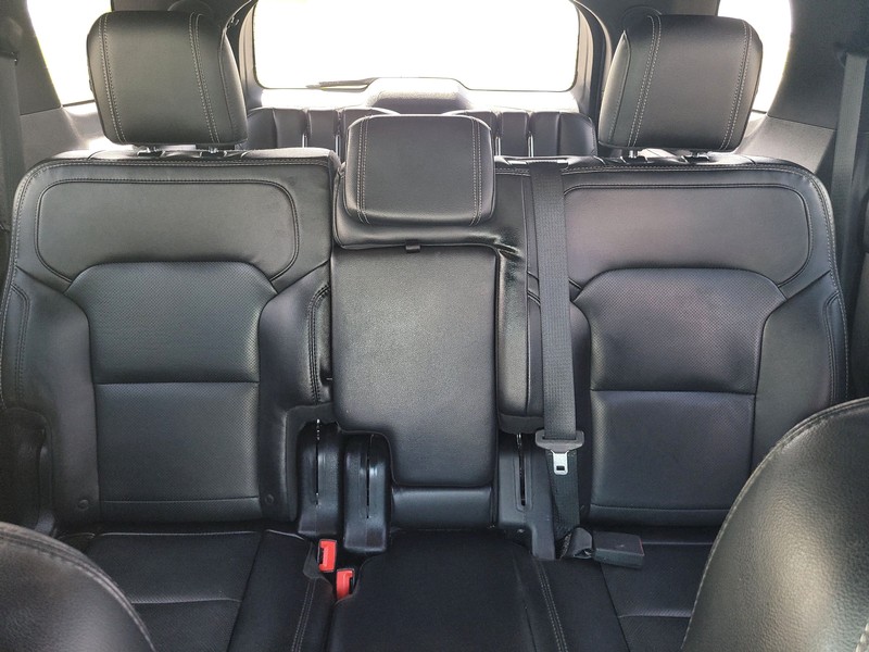 Ford Explorer Vehicle Full-screen Gallery Image 13