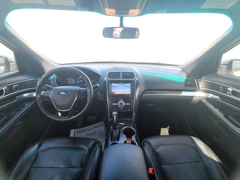 Ford Explorer Vehicle Full-screen Gallery Image 16