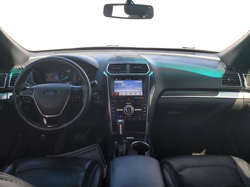 Ford Explorer Vehicle Full-screen Gallery Image 17