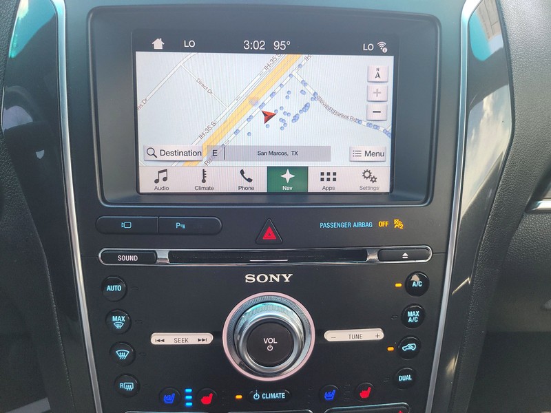 Ford Explorer Vehicle Full-screen Gallery Image 18