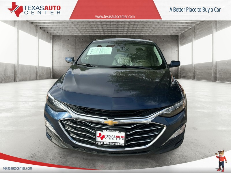 Chevrolet Malibu Vehicle Full-screen Gallery Image 3