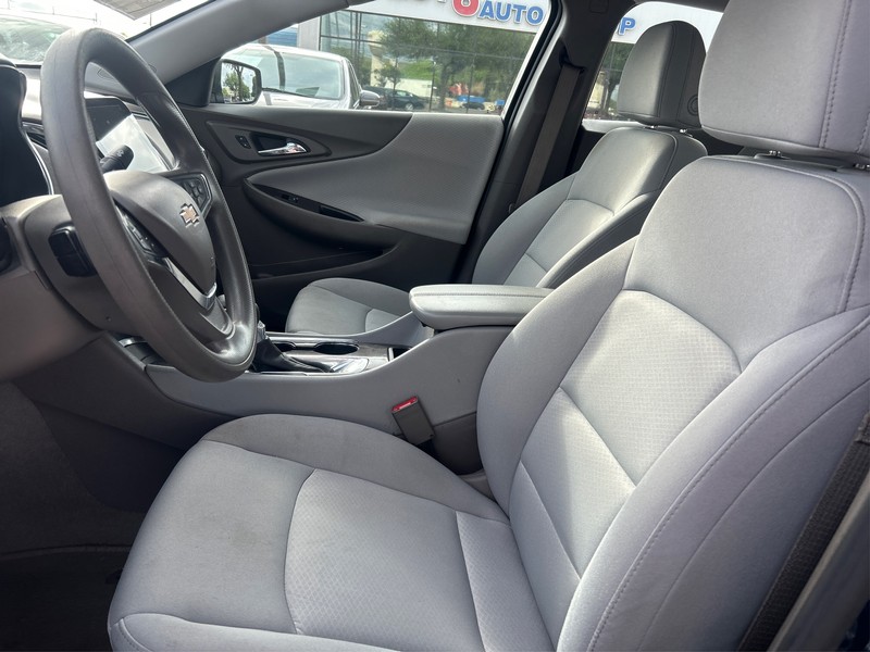 Chevrolet Malibu Vehicle Full-screen Gallery Image 8