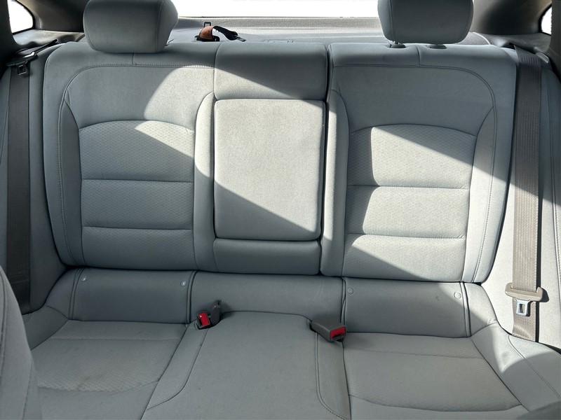 Chevrolet Malibu Vehicle Full-screen Gallery Image 12