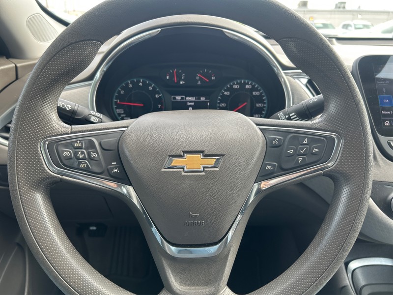 Chevrolet Malibu Vehicle Full-screen Gallery Image 13